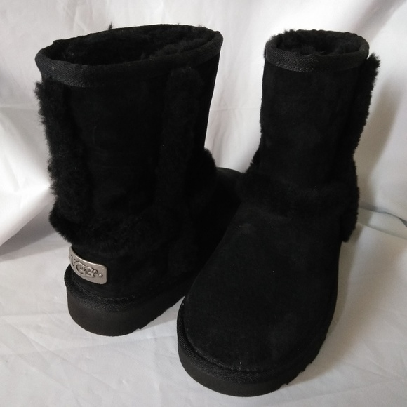 UGG Other - Ugg Girl's Size 1 Black Hadley Boots (New w/o Box)